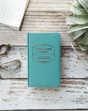 Load image into Gallery viewer, One Line A Day: A Five-Year Memory Book