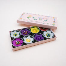 Load image into Gallery viewer, Eight flower shaped tea lights can be seen in a pretty pink box with a floral design   And the words”hana blossom.  Flowers Scented Tealights”.  Each candle is delicately made to look like a different flower, in pinks, yellows, white, purple and red.
