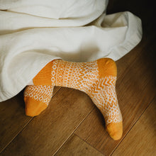 Load image into Gallery viewer, Nishiguchi Kutsushita Wool Jacquard Socks - Lantern Orange