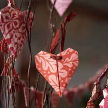 Load image into Gallery viewer, Garland of Hearts Origami Kit by Cambridge Imprint