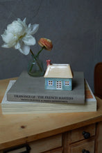 Load image into Gallery viewer, Paddywax No. 04 Tea Light &amp; Incense Holder English - Cottage Style
