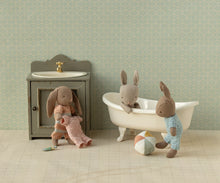 Load image into Gallery viewer, Maileg Knitted Suit Micro - Rose
