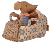 Load image into Gallery viewer, Maileg Baby Mouse Carry Cot - Rose
