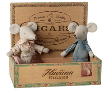 Load image into Gallery viewer, Maileg Grandma &amp; Grandpa Mice In Cigarbox
