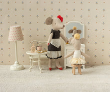 Load image into Gallery viewer, Maileg Mum Mouse - Beautician
