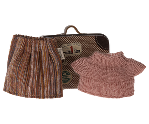 Beautiful pink knitted jumper and brown pleated striped skirt to fit Grandma Mouse.  Behind the clothing can be see the little tin suitcase in the style of a vintage case with stickers of destinations