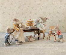 Load image into Gallery viewer, Maileg Long Dining Table- Mouse
