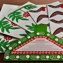 Load image into Gallery viewer, Cambridge Imprint Paper Garland - Robin and Rowan
