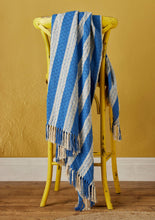 Load image into Gallery viewer, Berge Stripe Throw
