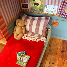 Load image into Gallery viewer, Sam &amp; Julia Mouse House To Go - Bedroom
