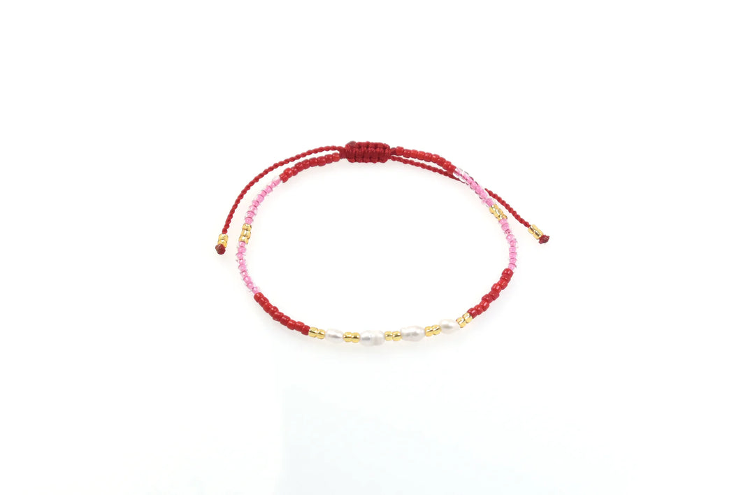 Beaded bracelet with pink, red and gold glass beads and 4 freshwater pearls