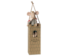 Load image into Gallery viewer, Maileg Dad Mouse - King With Gift Bag
