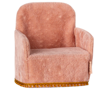 Load image into Gallery viewer, Maileg Chair Mouse - Rose Velvet
