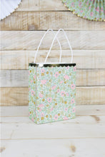 Load image into Gallery viewer, Set Of 4 Party Bags - Floral Pink
