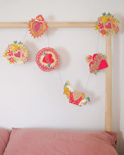 Load image into Gallery viewer, East End Press Paper Garland - Hearts
