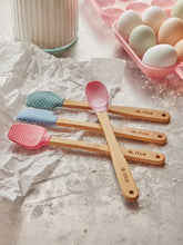 Load image into Gallery viewer, Rice DK Set Of 4 Small Silicone Spatulas - Polka Dot
