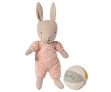 Load image into Gallery viewer, Maileg Micro Bunny Set - Sand with Rose Knitted Suit and Ball
