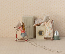 Load image into Gallery viewer, Maileg Mouse Kick Board - Red
