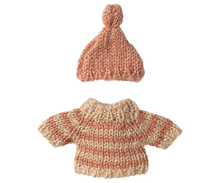 Load image into Gallery viewer, Maileg Knitted Sweater &amp; Hat - Big Sister Mouse
