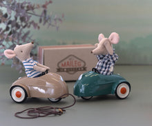 Load image into Gallery viewer, Mouse Car - Brown by Maileg
