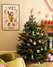 Load image into Gallery viewer, East End Press Board Decoration - Robin
