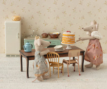 Load image into Gallery viewer, Maileg Long Dining Table- Mouse
