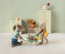 Load image into Gallery viewer, Maileg Clothes &amp; Bag - Big Brother Mouse - Brown

