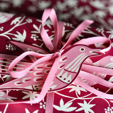 Load image into Gallery viewer, Cambridge Imprint 5 Gift Tags - Songbird in Bramble
