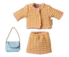 Load image into Gallery viewer, Maileg - Suit &amp; Bag - Mum Mouse
