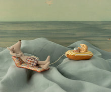 Load image into Gallery viewer, Maileg -  Beach Mouse - Dad With Float
