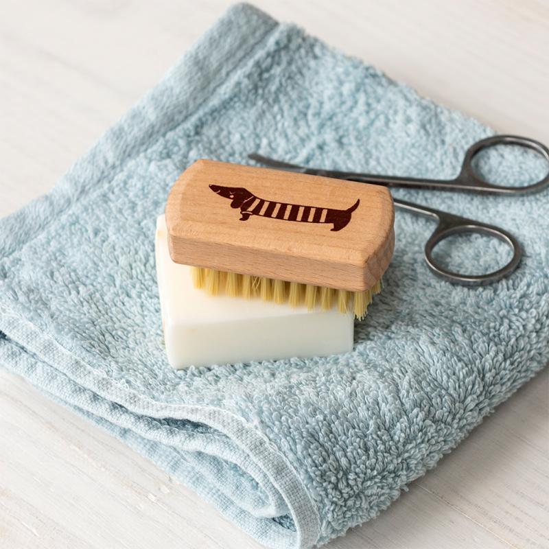 Wooden travel nail brush - Sausage dog
