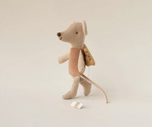 Load image into Gallery viewer, Maileg Little Fairy Mouse - Powder
