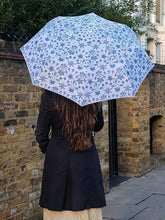 Load image into Gallery viewer, Morris &amp; Co UV Minilite Umbrella, Daisy Blue Ivory
