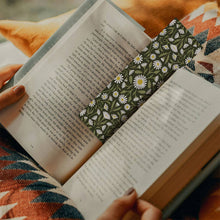 Load image into Gallery viewer, Heritage Daisy Botanical Bookmark
