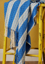 Load image into Gallery viewer, Berge Stripe Throw
