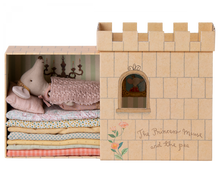 Load image into Gallery viewer, Princess and the Pea, Big Sister Mouse by Maileg
