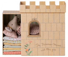 Load image into Gallery viewer, Princess and the Pea, Big Sister Mouse by Maileg
