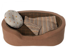 Load image into Gallery viewer, Dog Basket, Brown by Maileg
